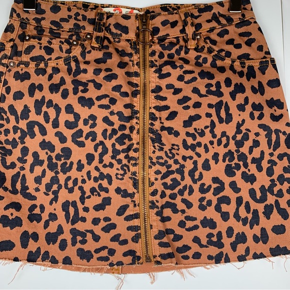 Free People Zip it up denim zipper mini skirt Animal print leopard - Picture 13 of 14